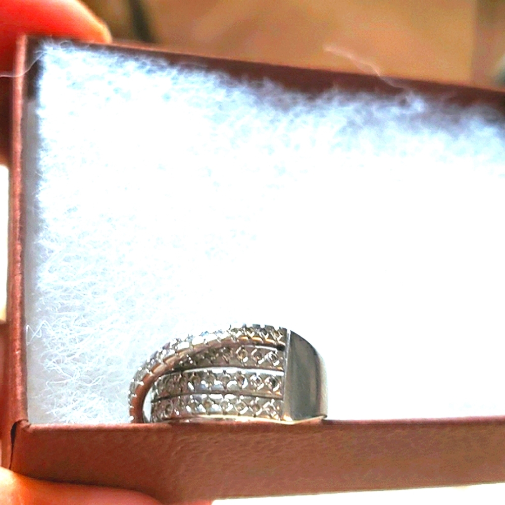 White GOLD 10K 77 DIAMONDS RING - Picture 4 of 8